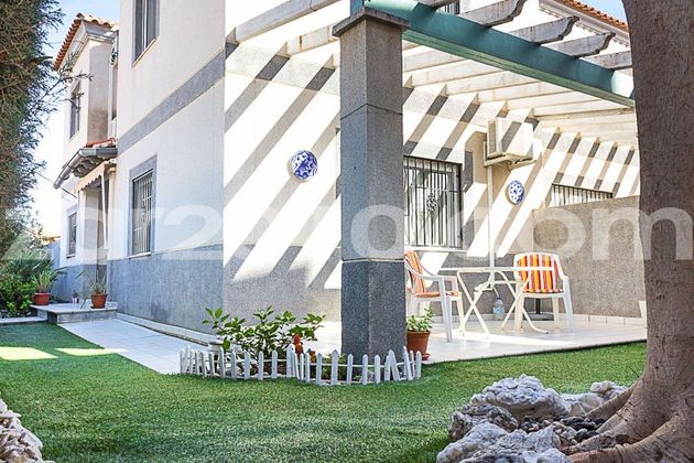 Foto 1 de Casa adossada en venda a calle Chalupa de 3 habitacions amb terrassa i garatge