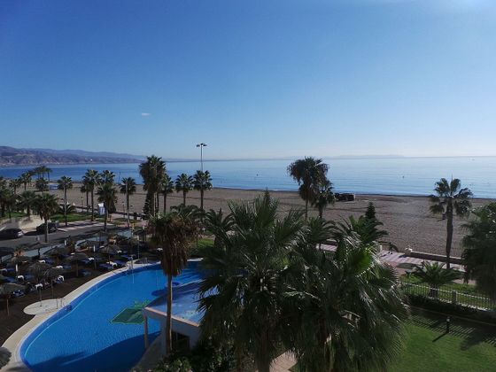 Foto 1 de Piso en venta en El Puerto - Romanilla de 3 habitaciones con terraza y piscina