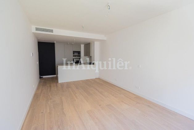 Foto 2 de Piso en alquiler en Universidad - Malasaña de 2 habitaciones con garaje y aire acondicionado