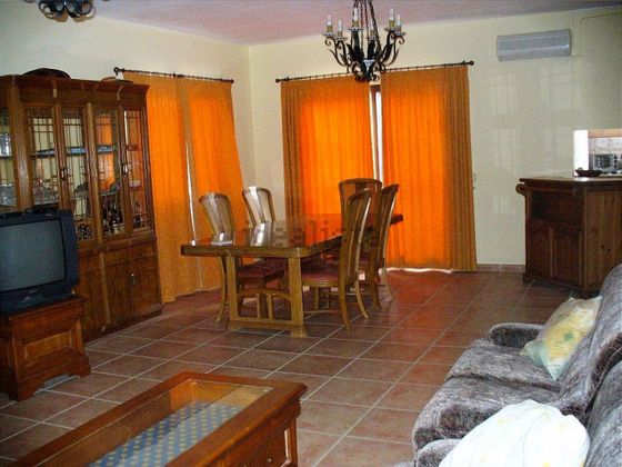 Foto 2 de Venta de chalet en Conil de 5 habitaciones con jardín y aire acondicionado