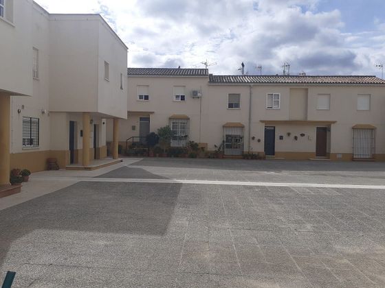 Foto 2 de Venta de casa adosada en Benalup-Casas Viejas de 3 habitaciones y 91 m²