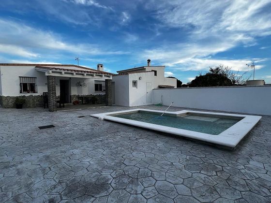 Foto 1 de Casa rural en venda a Barbate ciudad de 3 habitacions amb piscina