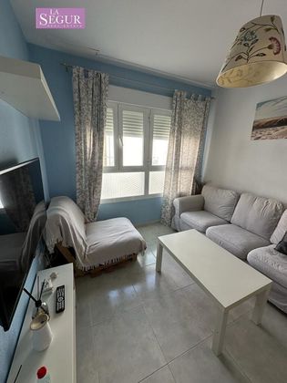 Foto 1 de Venta de piso en Conil de 2 habitaciones con aire acondicionado