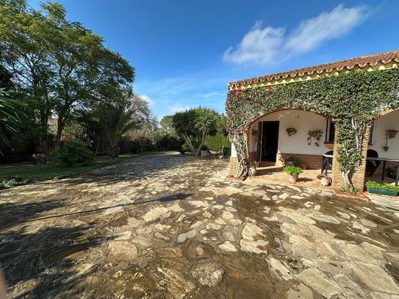 Foto 1 de Chalet en venta en Medina-Sidonia de 3 habitaciones con piscina y jardín