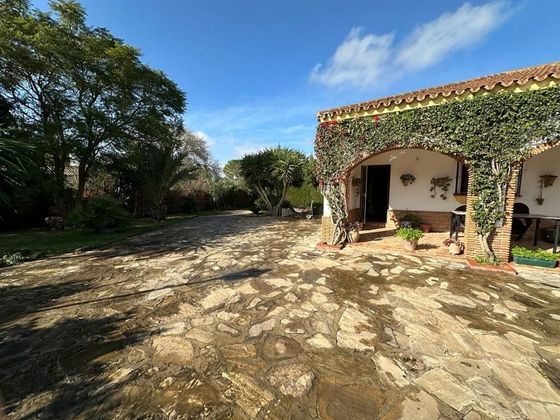 Foto 2 de Chalet en venta en Medina-Sidonia de 3 habitaciones con piscina y jardín