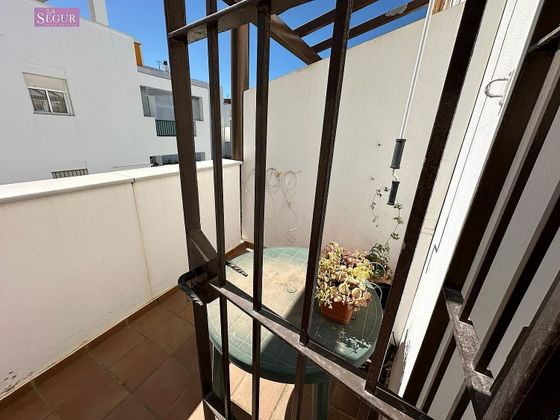 Foto 2 de Dúplex en venda a Conil de 3 habitacions amb terrassa i aire acondicionat