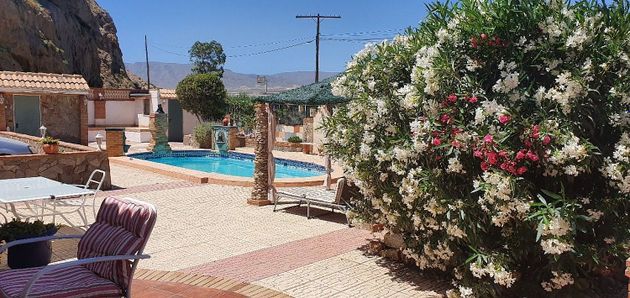 Foto 1 de Xalet en venda a Rioja de 4 habitacions amb terrassa i piscina