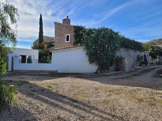 Foto 2 de Casa rural en venda a barrio La Pileta de 3 habitacions amb jardí i calefacció