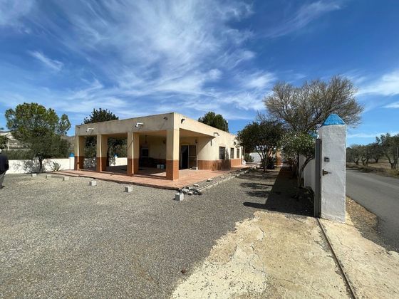 Foto 1 de Casa rural en venda a Tabernas de 4 habitacions amb terrassa i piscina