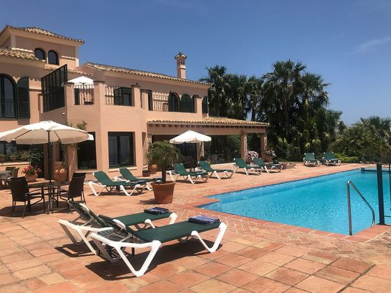 Foto 1 de Chalet en venta en La Alcaidesa de 5 habitaciones con terraza y piscina