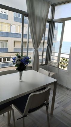 Foto 2 de Pis en lloguer a Playa Stª Mª del Mar - Playa Victoria de 2 habitacions amb terrassa i mobles