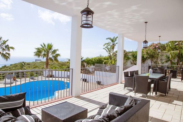 Foto 2 de Chalet en venta en La Alcaidesa de 5 habitaciones con terraza y piscina
