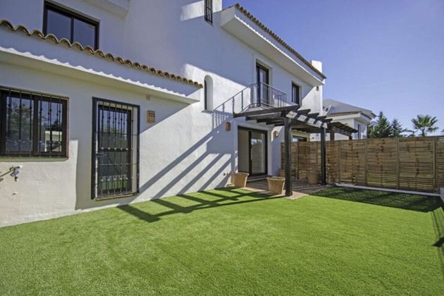 Foto 1 de Casa en venta en La Alcaidesa de 3 habitaciones con terraza y piscina