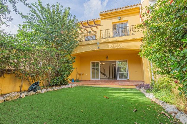 Foto 1 de Casa adosada en venta en La Alcaidesa de 4 habitaciones con terraza y piscina