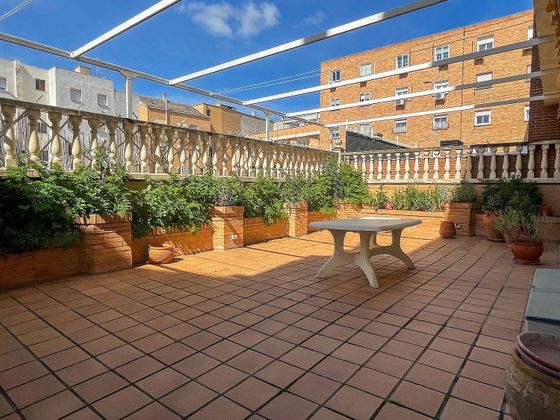 Foto 1 de Venta de piso en calle Del Cardenal Monescillo de 4 habitaciones con terraza y aire acondicionado