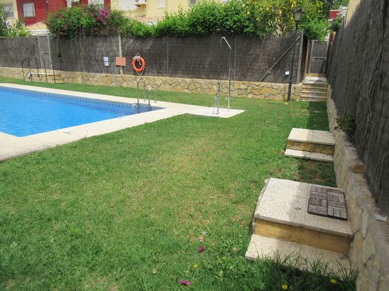 Foto 2 de Casa adossada en venda a Vistahermosa  - Fuentebravía de 4 habitacions amb terrassa i piscina