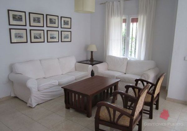 Foto 2 de Casa en lloguer a calle De Las Magnolias de 4 habitacions amb terrassa i jardí