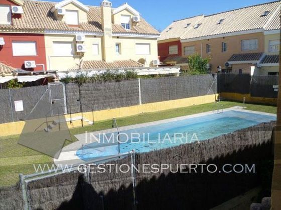 Foto 1 de Casa adossada en lloguer a calle Mar Egeo de 4 habitacions amb terrassa i piscina
