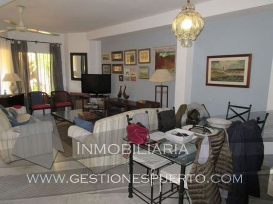 Foto 2 de Casa adossada en lloguer a calle Mar Egeo de 4 habitacions amb terrassa i piscina