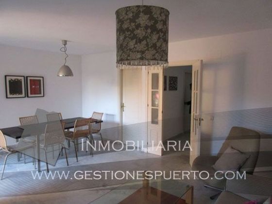 Foto 2 de Casa adossada en lloguer a calle Océano Atlántico de 4 habitacions amb terrassa i garatge