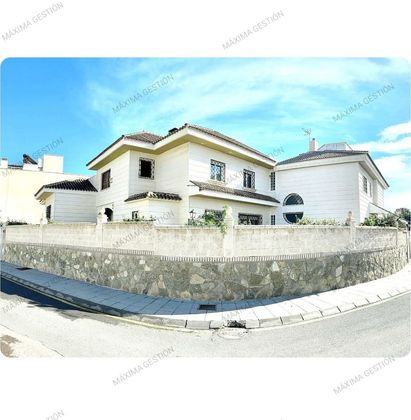 Foto 1 de Chalet en venta en avenida Nueva Almería de 5 habitaciones con terraza y piscina