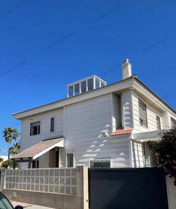 Foto 2 de Chalet en venta en Barrio Alto - San Félix - Oliveros - Altamira de 4 habitaciones con terraza y garaje