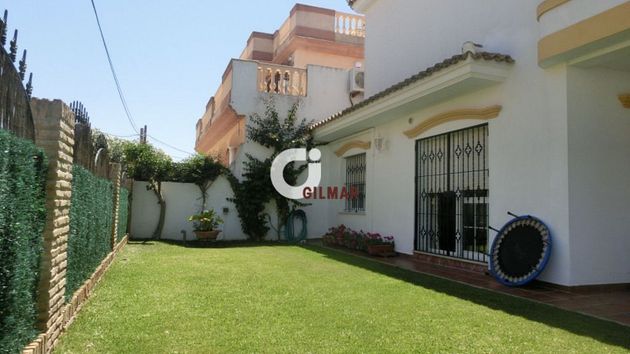 Foto 2 de Xalet en venda a Centro - Zona Playas de 5 habitacions amb terrassa i jardí
