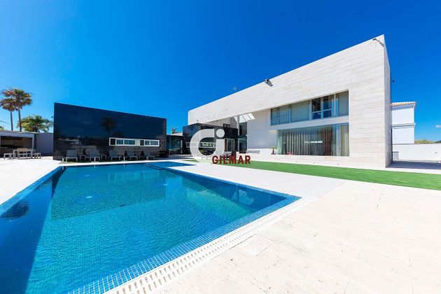 Foto 1 de Xalet en venda a Conil de 6 habitacions amb terrassa i piscina