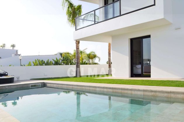 Foto 2 de Xalet en venda a Conil de 4 habitacions amb terrassa i piscina