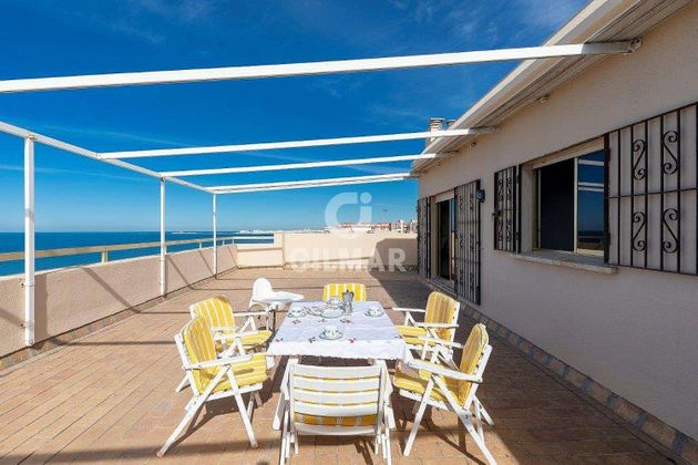 Foto 1 de Àtic en venda a Cortadura - Zona Franca  de 6 habitacions amb terrassa i garatge