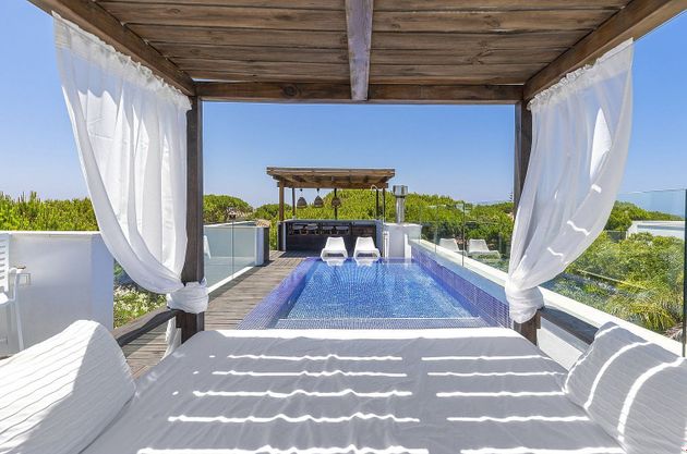 Foto 2 de Xalet en venda a Roche de 6 habitacions amb terrassa i piscina