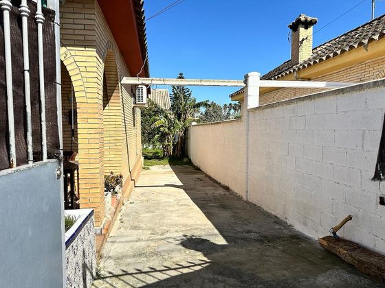 Foto 2 de Xalet en lloguer a calle Renacuajo de 3 habitacions amb jardí i mobles