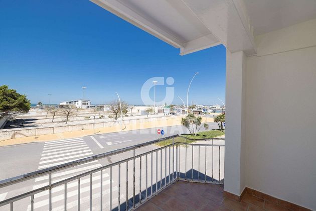 Foto 2 de Pis en venda a Centro - Zona Playas de 4 habitacions amb terrassa i calefacció