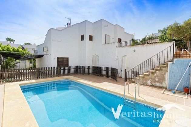 Foto 1 de Casa en venda a Las Ventanicas - La Paratá de 5 habitacions amb piscina i garatge