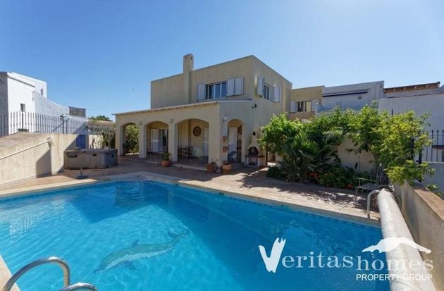 Foto 1 de Casa en venda a Urb. Vista de los Ángeles de 3 habitacions amb terrassa i piscina