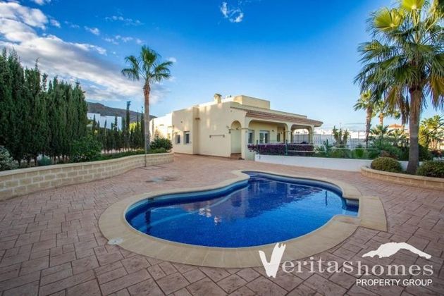 Foto 1 de Casa en venda a Las Ventanicas - La Paratá de 4 habitacions amb terrassa i piscina