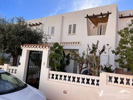 Foto 2 de Casa en venda a Las Ventanicas - La Paratá de 5 habitacions amb terrassa i piscina