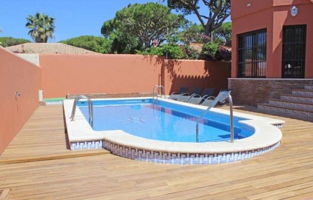 Foto 1 de Chalet en venta en Sancti Petri - La Barrosa de 6 habitaciones con terraza y piscina