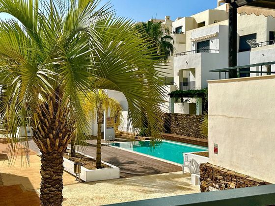 Foto 1 de Pis en venda a calle Califato de 2 habitacions amb terrassa i piscina