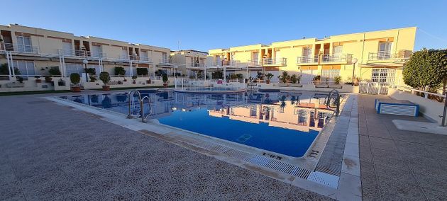 Foto 1 de Casa adossada en venda a Las Marinas - Pueblo Laguna de 5 habitacions amb terrassa i piscina