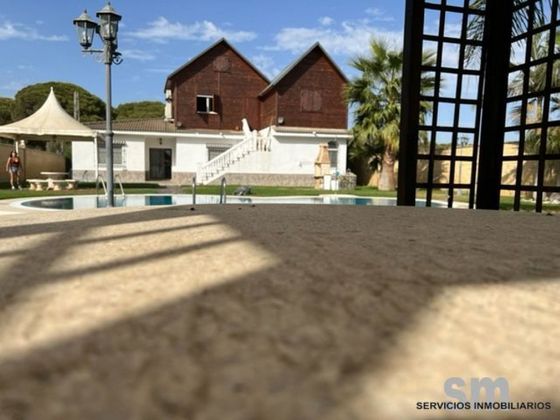 Foto 1 de Xalet en venda a Las Tres Piedras - Costa Ballena de 4 habitacions amb piscina i jardí