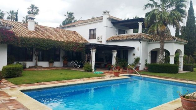 Foto 1 de Chalet en venta en Sotogrande Costa de 5 habitaciones con terraza y piscina