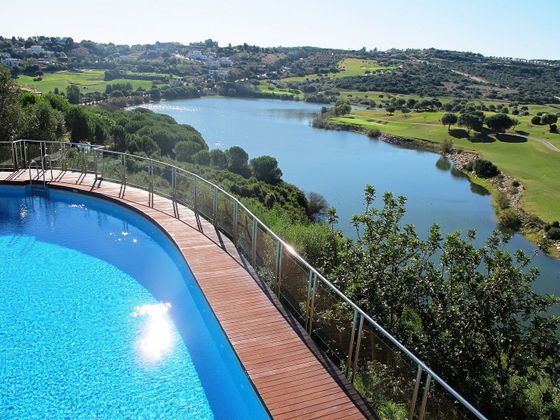 Foto 1 de Pis en venda a Sotogrande Alto de 3 habitacions amb terrassa i piscina