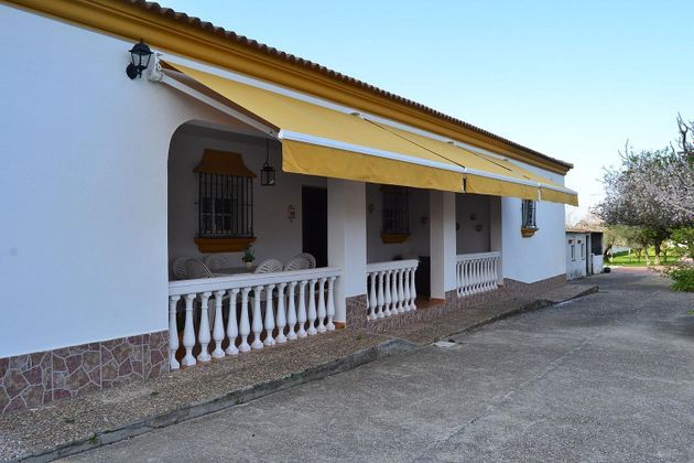 Foto 2 de Venta de chalet en Puerto Real de 3 habitaciones con terraza y piscina