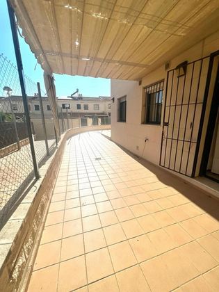 Foto 2 de Pis en venda a avenida Juan Carlos I de 2 habitacions amb terrassa i piscina