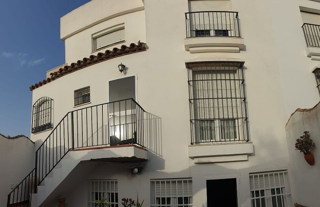 Foto 1 de Casa adosada en venta en calle Perez Villalta de 5 habitaciones con terraza y garaje
