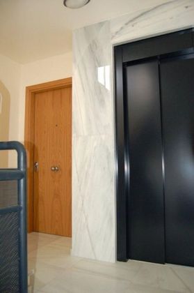 Foto 1 de Alquiler de piso en calle Santiago Vergara de 2 habitaciones con ascensor