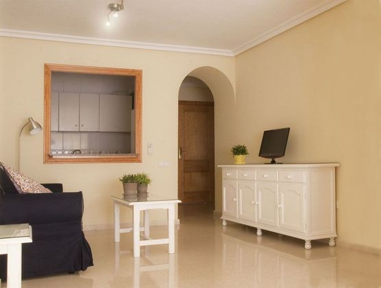 Foto 1 de Alquiler de piso en calle La Curva de 1 habitación con muebles y aire acondicionado