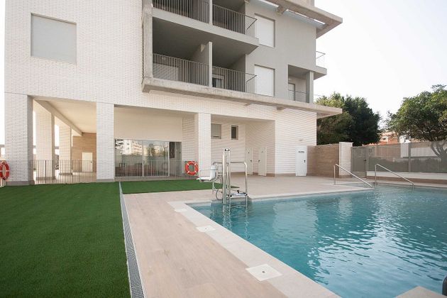 Foto 2 de Alquiler de piso en calle Francisco Javier Balbin Paris de 1 habitación con terraza y piscina
