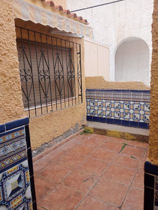 Foto 2 de Casa adossada en venda a Los Molinos - Villa Blanca de 5 habitacions amb terrassa i jardí